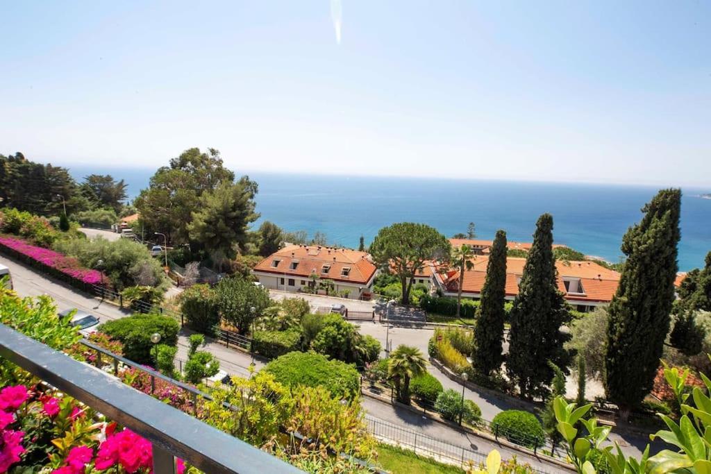 Il Grande Blu - Vista Panoramica Sul Golfo Apartment Ospedaletti Exterior photo